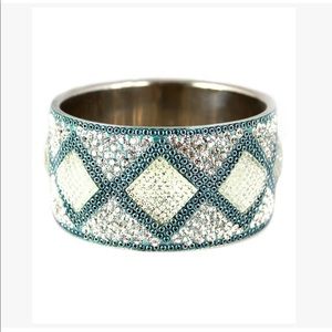 SAACHI-Teal white Crystal & Brasstone Geometric Crystal beaded outline bangle OS